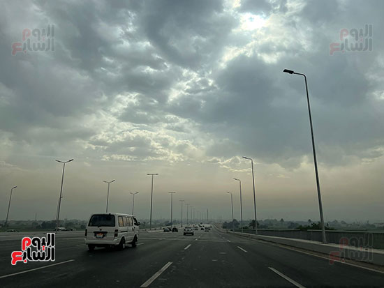 سقوط امطار خفيفة على طريق 26 يوليو (3)