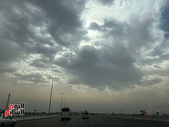 سقوط امطار خفيفة على طريق 26 يوليو (2)