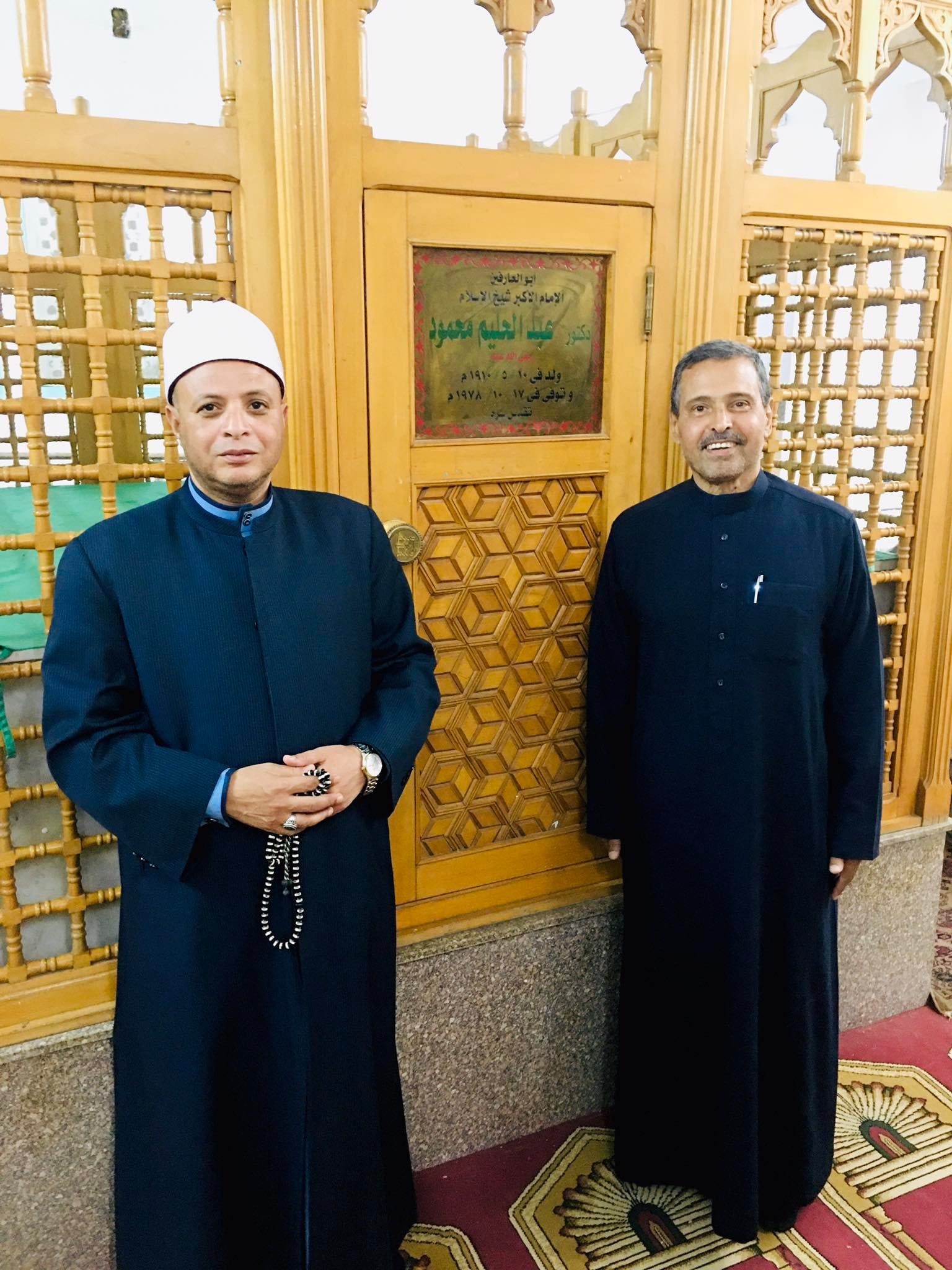 الدكتور محمد حامد، وكيل مديرية اوقاف الشرقية، ونجل شقيقة الشيخ داخل ضريح الشيخ