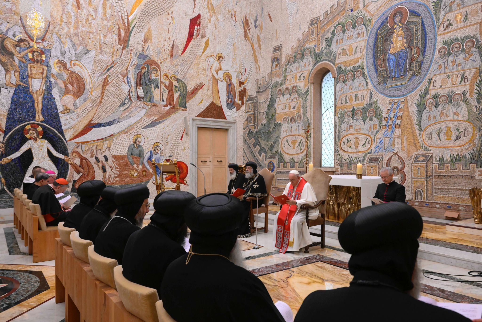 جانب من اجتماع وفدَي الكنيستَيْن القبطية الأرثوذكسية والكاثوليكية