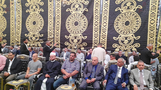 الشيخ-أحمد مرتضى-ميدان-الأقصر-يؤدي-واجب-العزاء- (1)