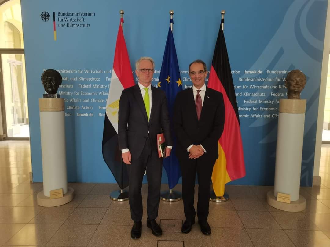 وزير الاتصالات مع وزير الدولة للتعاون الاقتصادي الألماني