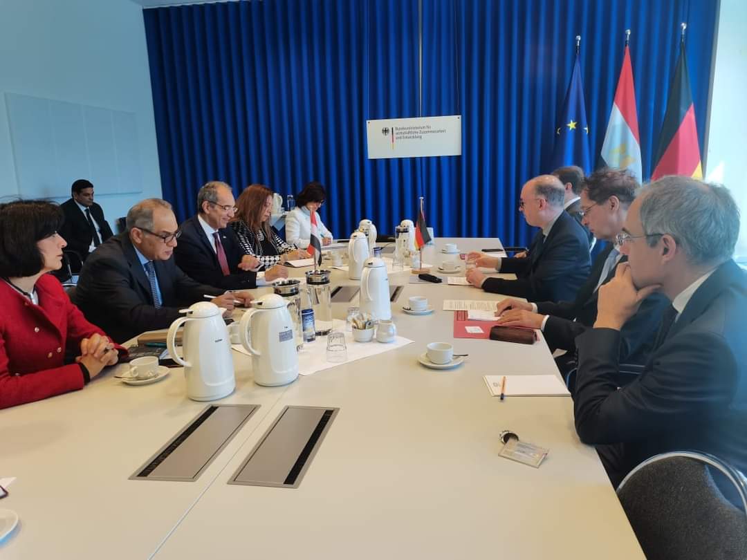 لقاء وزير الاتصالات مع مسئولين ألمان لبحث جذب استثمارات لمصر