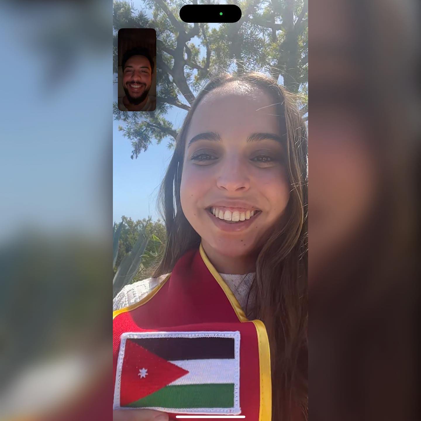 الأميرة سلمى فى محادثة فيديو مع شقيقها الأمير الحسين الأميرة سلمى فى محادثة فيديو مع شقيقها الأمير الحسين