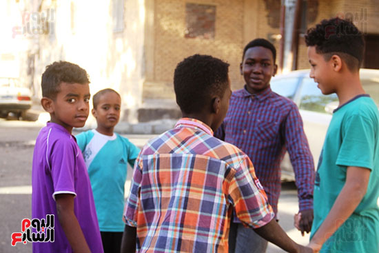55796-أطفال-السودان-يلعبون-فى-شوارع-أسوان-(3)