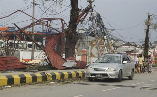 الدمار فى شوارع ميانيمار اثر اعصار موكا   (1)
