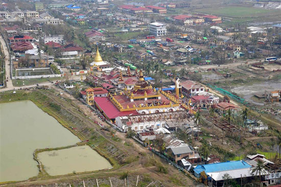 دمار المنازل والمنشات اثر اعصار موكا التى ضرب ميانمار  (3)