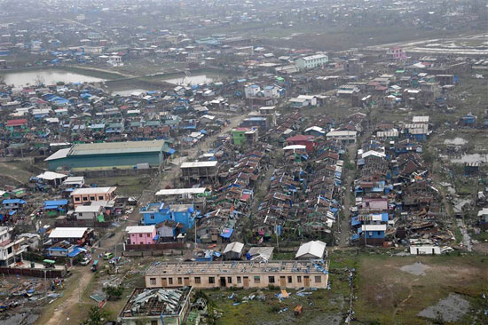 دمار المنازل والمنشات اثر اعصار موكا التى ضرب ميانمار  (6)