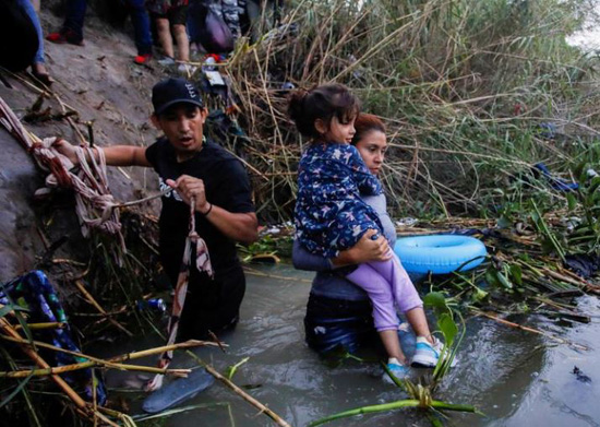 مهاجرون يتدفقون على الحدود الأميركية المكسيكية (5)