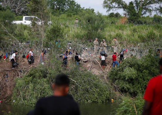 مهاجرون يتدفقون على الحدود الأميركية المكسيكية (9)