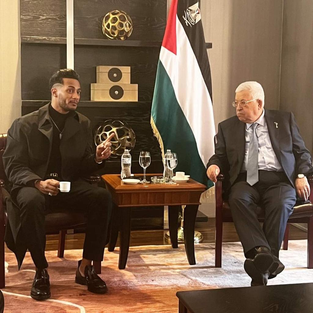 محمد رمضان والرئيس الفلسطيني محمود عباس