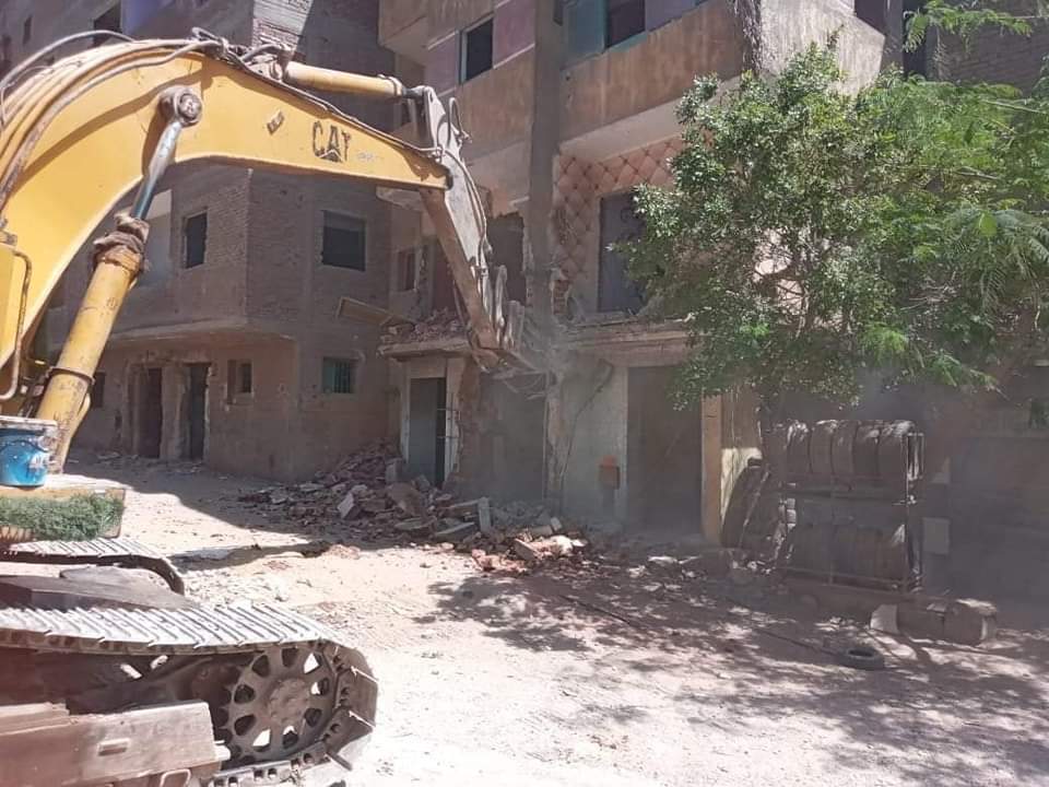 إزالة عقارين