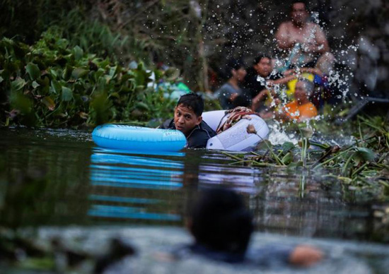 مهاجرون يتدفقون على الحدود الأميركية المكسيكية (2)