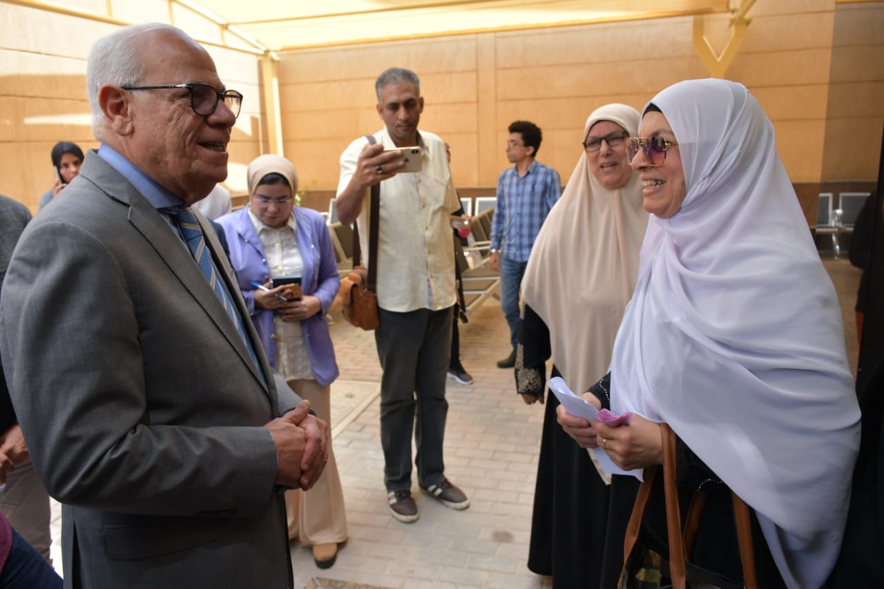 محافظ بورسعيد يستمع لشكاوى المواطنين