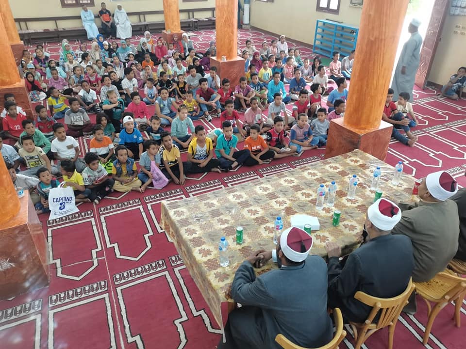 الأطفال داخل المساجد فى بدء البرنامج الصيفى