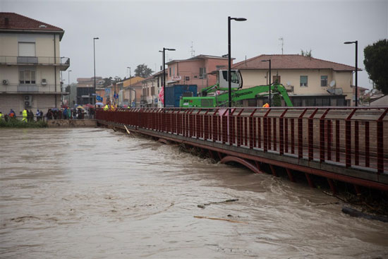 مياه الفيضانات تغرق الشوارع   (5)