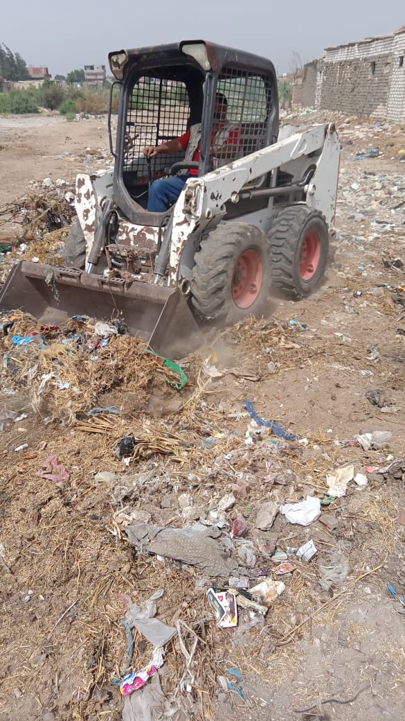  رفع المخلفات والقمامة وتطهير الصناديق (3)