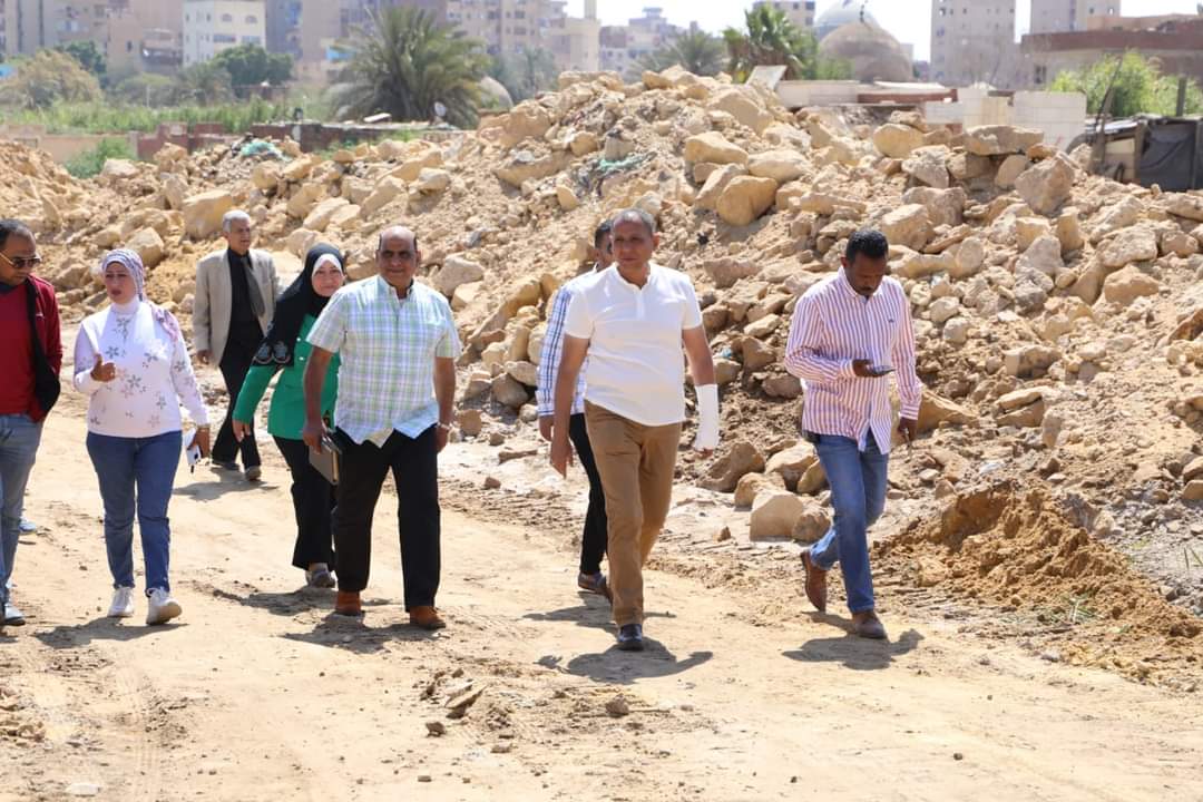 نظافة القاهرة ترفع مخلفات الهدم بمنطقة الأباجية ومقابر مدينة نصر (5)