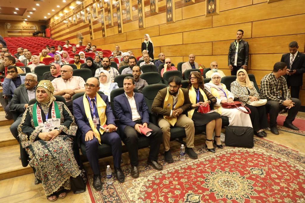 نائب محافظ المنيا يفتتح فعاليات المهرجان العربي الدولي الثاني للإبداع الأدبي والفنون (1)
