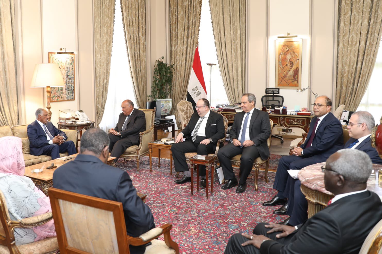 وزير الخارجية يجرى مباحثات مع رئيس مجلس السيادة السودانى