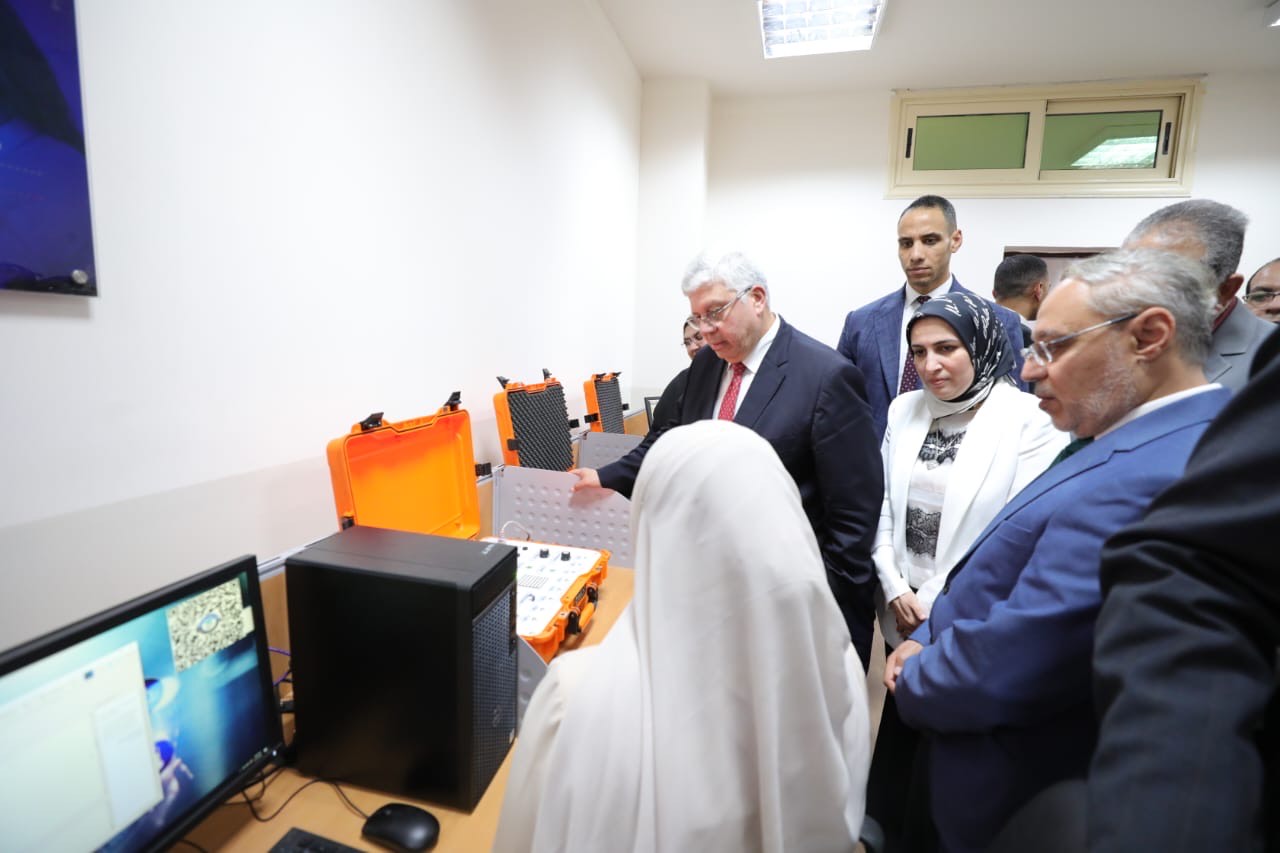 وزير التعليم العالى يفتتح مركز الامتحانات الإلكترونية ووحدة الروبوت للمحاكاة بجامعة طنطا2