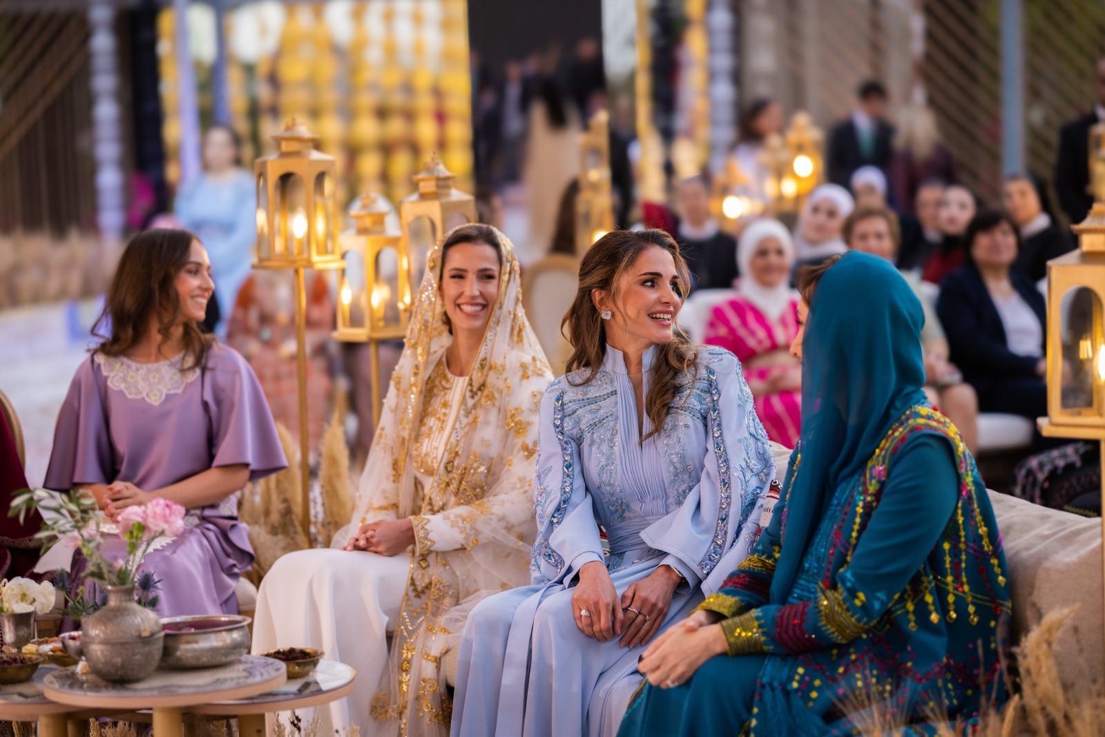 الملكة رانيا والانسة رجوة السيف