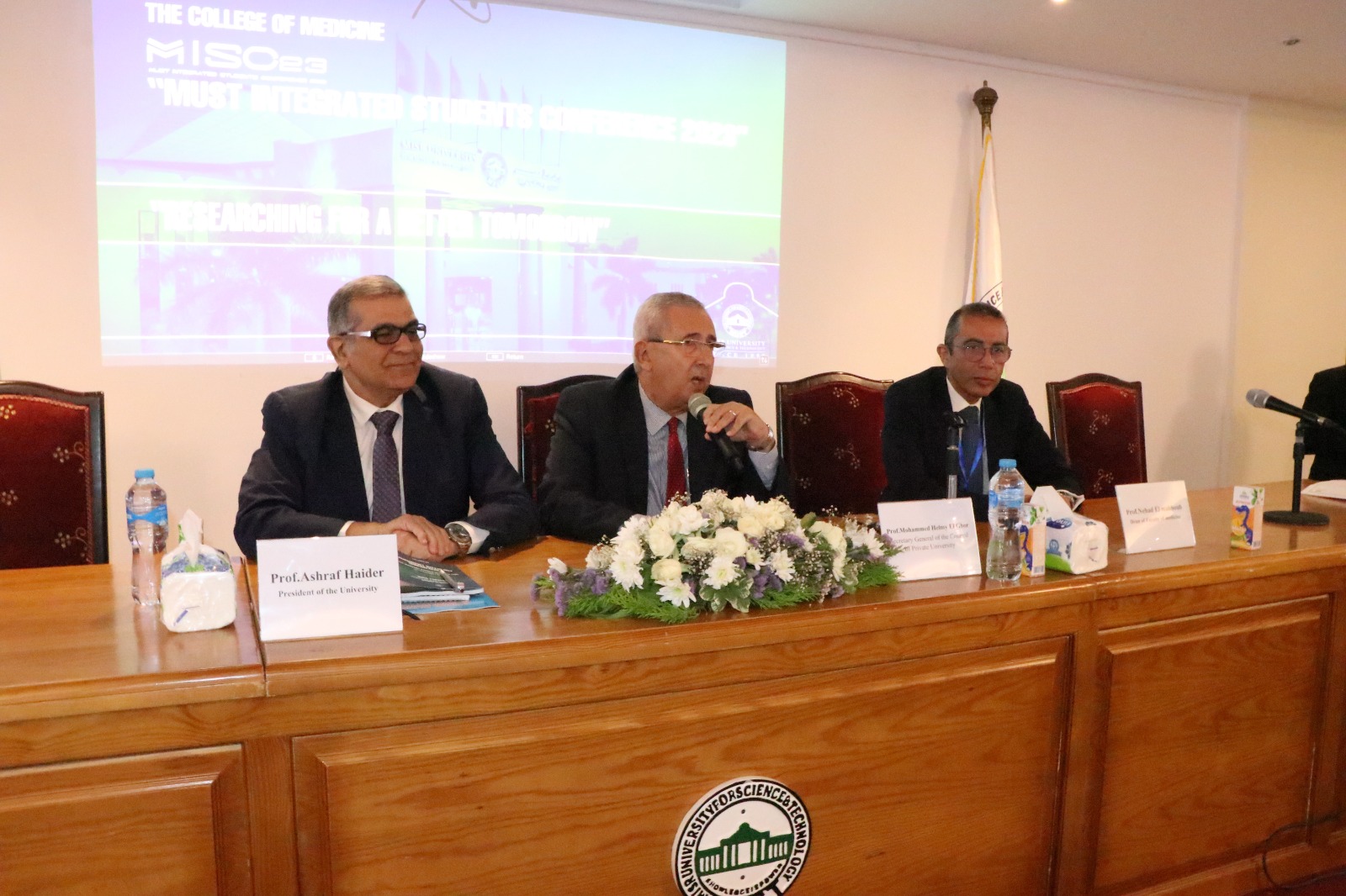 كلية طب جامعة مصر للعلوم والتكنولوجيا تعقد المؤتمر البحثى الطلابى (6)