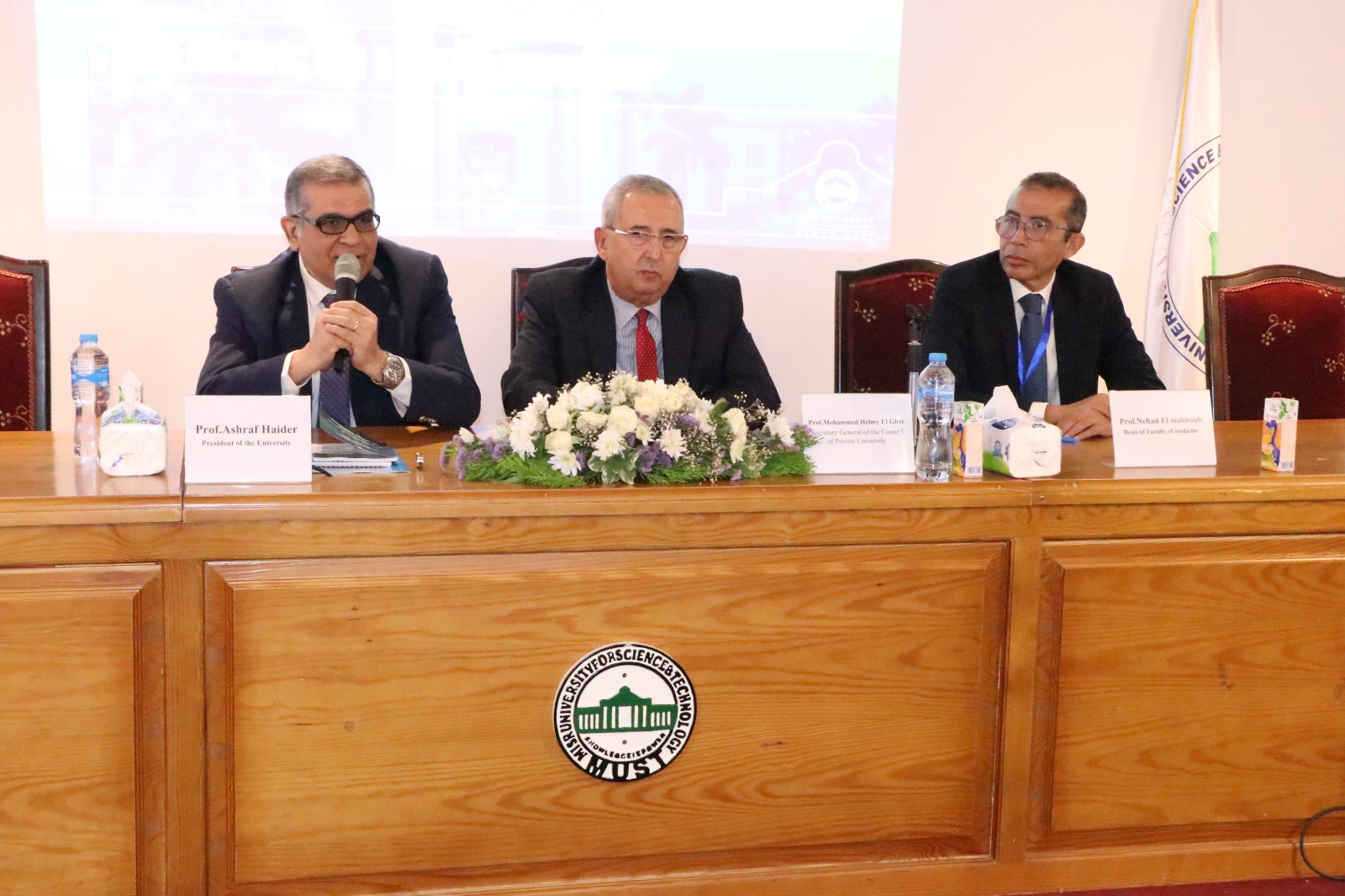 كلية طب جامعة مصر للعلوم والتكنولوجيا تعقد المؤتمر البحثى الطلابى (9)