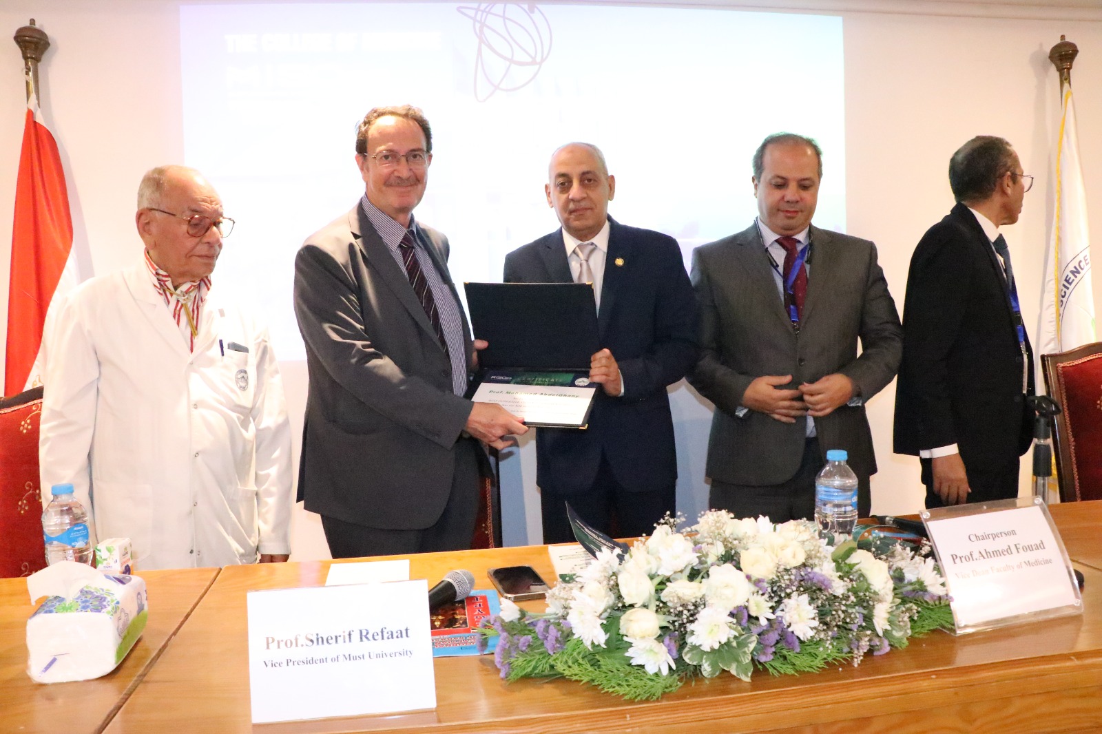 كلية طب جامعة مصر للعلوم والتكنولوجيا تعقد المؤتمر البحثى الطلابى (16)