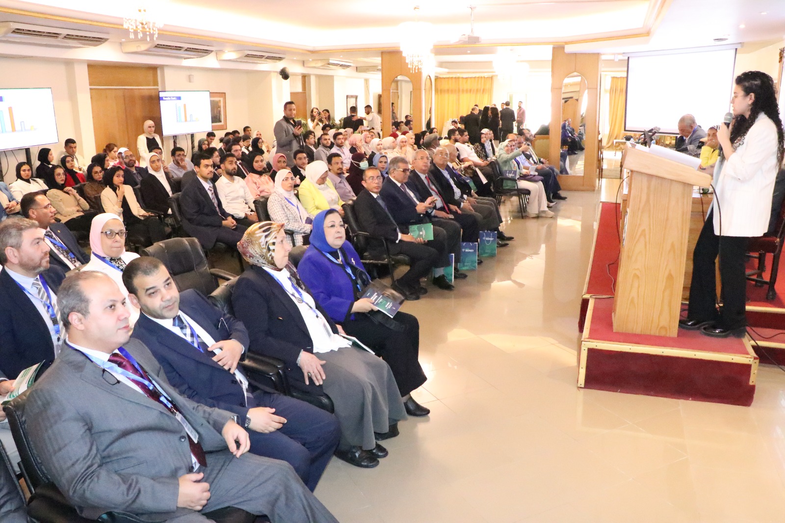 كلية طب جامعة مصر للعلوم والتكنولوجيا تعقد المؤتمر البحثى الطلابى (22)