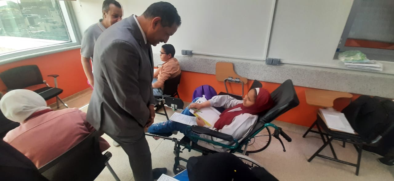 مدير تعليم الجيزة يتفقد لجان امتحانات الشهادة الإعدادية بمستشفى 57357 (5)
