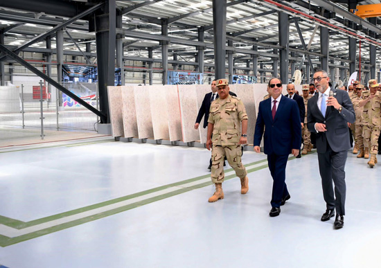 الرئيس السيسي يفتتح مجمع مصانع الكوارتز بالعين السخنة   (3)