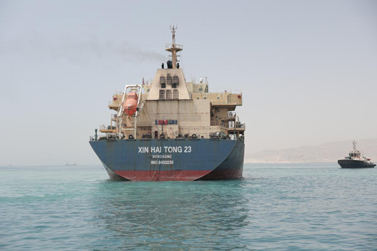 وصول-سفينة-البضائع---XIN-HAI-TONG-23--لمنطقة-الانتظار-بغاطس-السويس-وانتظام-حركة-الملاحة-بالقناة-(7)