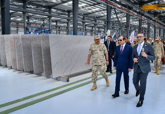 الرئيس السيسي يفتتح مجمع مصانع الكوارتز بالعين السخنة   (8)