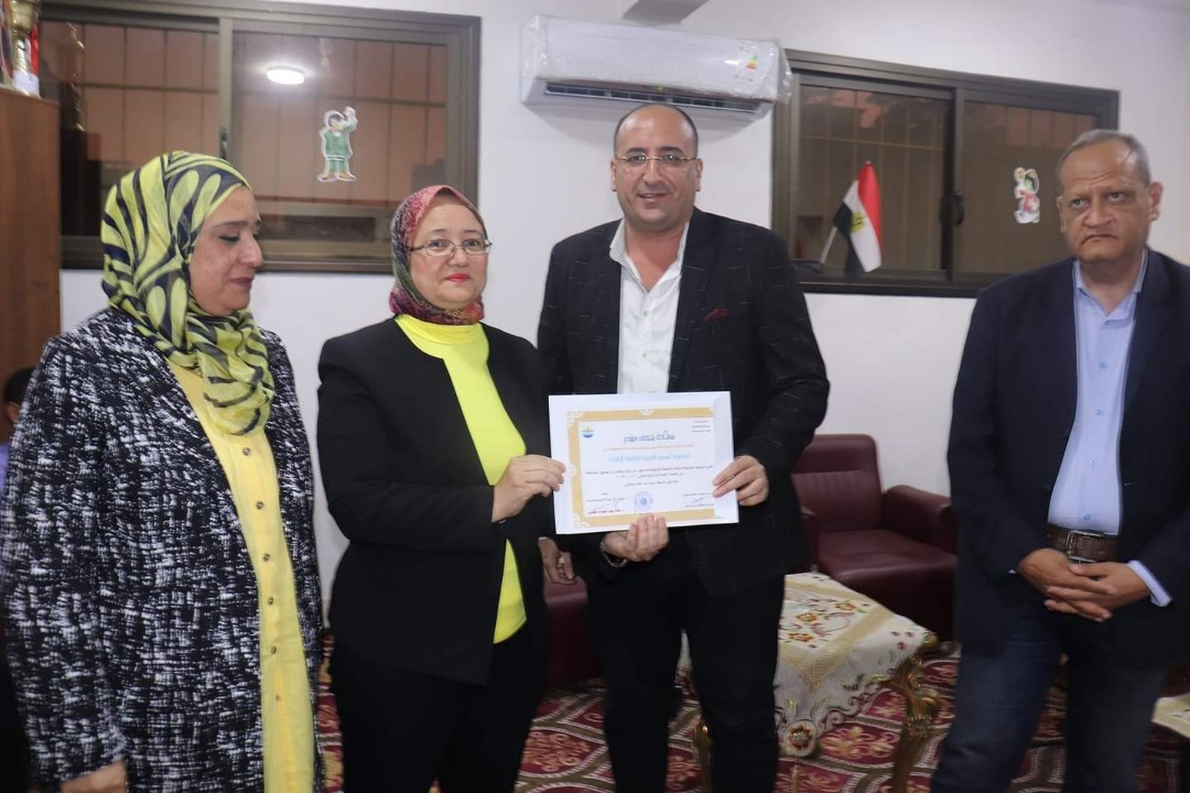 تكريم مدير مدرسة الليسيه ببورسعيد