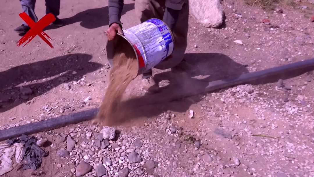  السلوكيات الخاطئة عند التعامل مع مرفق السكك الحديدية (4)