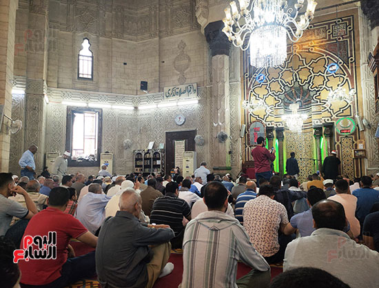 مئات-المصلين-بمسجد-المرسي-ابو-العباس-بالإسكندرية