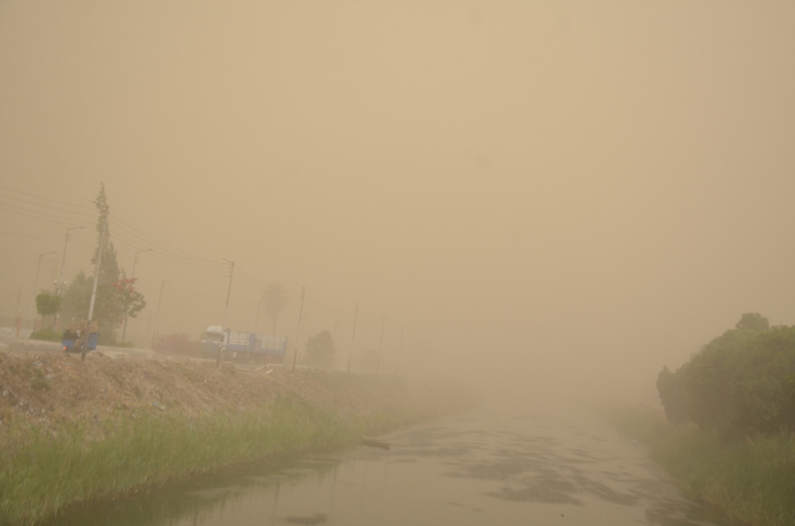 جانب من العاصفة الترابية بمدينة إسنا