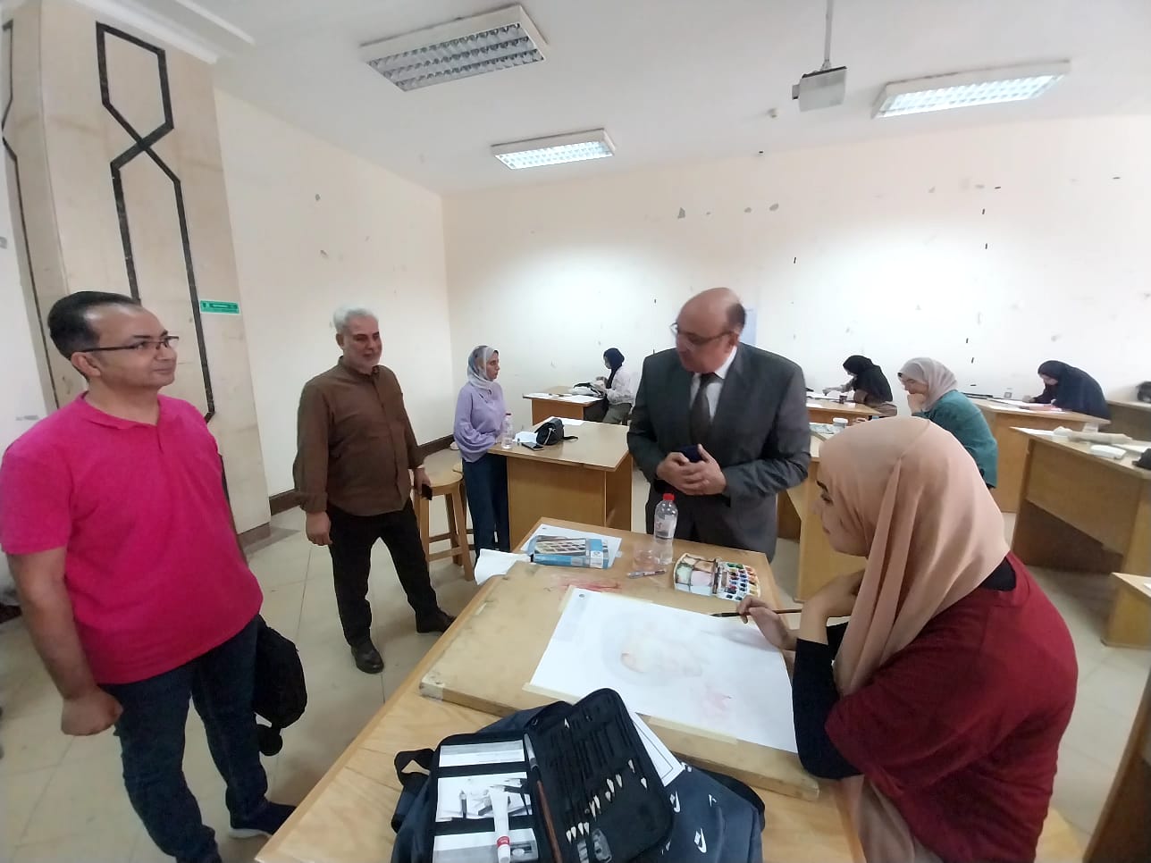 نائب رئيس جامعة المنصورة يتابع سير العملية الامتحانية (2)
