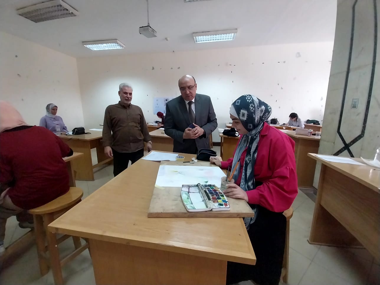 نائب رئيس جامعة المنصورة يتابع سير العملية الامتحانية (1)
