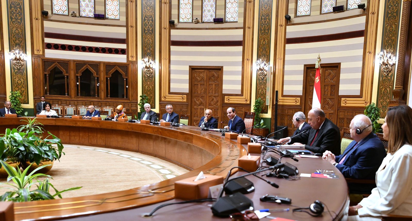 الرئيس السيسي يلتقى أعضاء مجلس أمناء مكتبة الإسكندرية  (2)