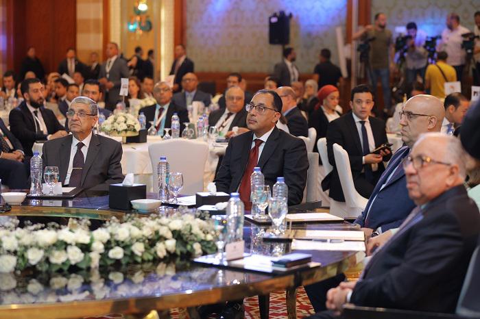 رئيس الوزراء يفتتح الدورة الثامنة من ملتقى بناة مصر (1)