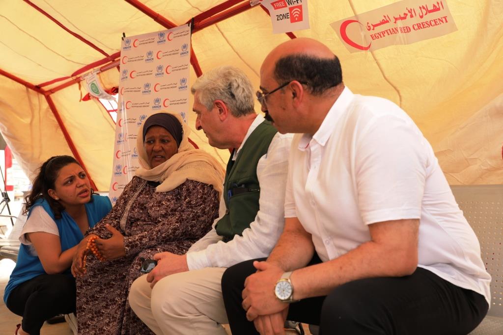 المفوض السامى للأمم المتحدة لشئون اللاجئين يطمئن على الخدمات المقدمة للسودانيين المفوض السامى للأمم المتحدة لشئون اللاجئين يطمئن على الخدمات المقدمة للسودانيين