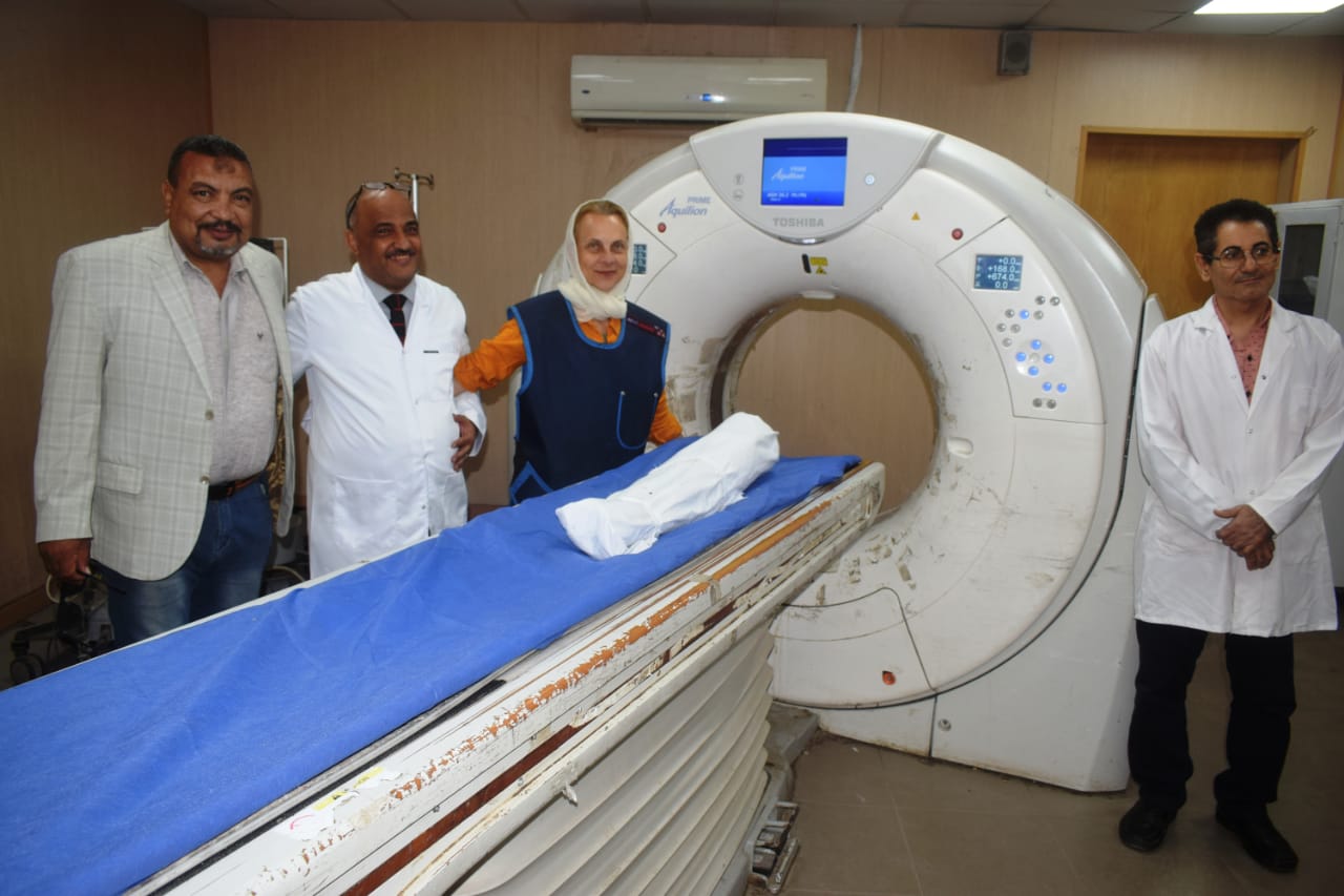 مستشفيات جامعة أسوان تجرى أشعة مقطعية لمومياوات أثرية تم اكتشافها بالأغاخان (2)