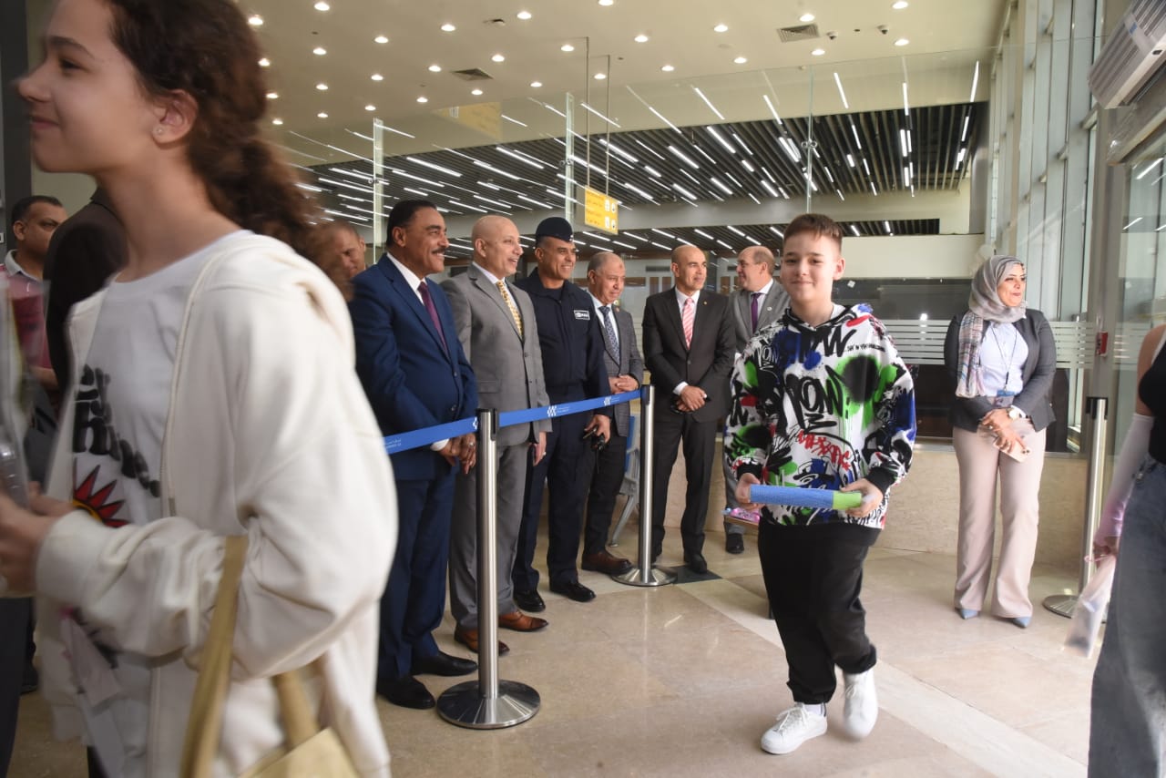 توافد الرحلات السياحية في مطار العلمين