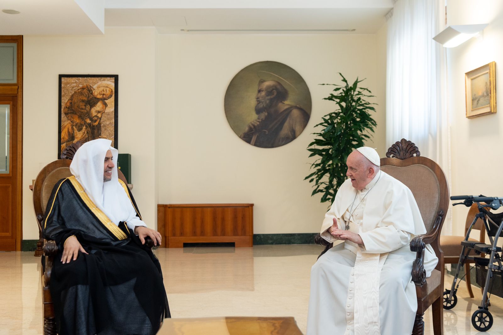 بابا الفاتيكان يستضيف أمين عام رابطة العالم الإسلامي  (2)