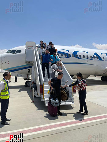أولي-رحلات-كازاخستان-السياحية-تصل-مطار-العلمين-(52)