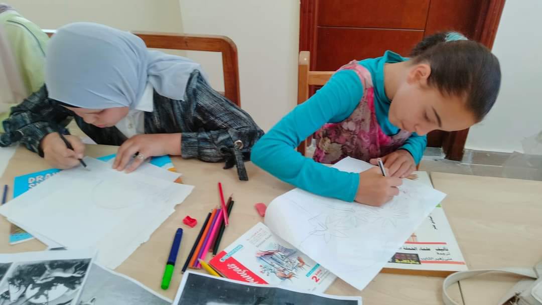 الاطفال يشاركون في مسابقة الرسم