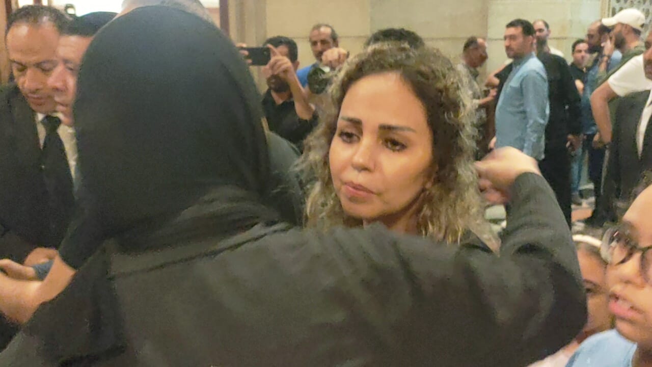 مصطفى كامل وسوما وأركان فواد يعزون والدة الأستاذة حمدة الموجي (5)