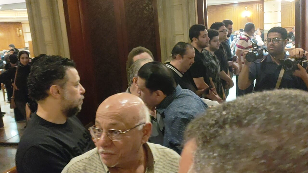 مصطفى كامل وسوما وأركان فواد يعزون والدة الأستاذة حمدة الموجي (3)